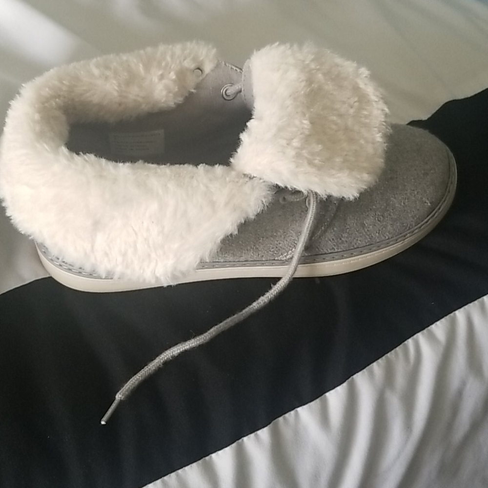 Shoes - Picture 2 of 5